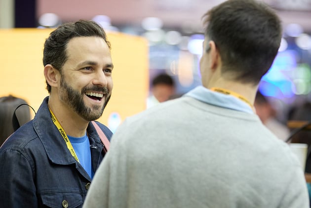 Thiago Godoy no estande do Mercado Pago durante o Fórum E-commerce Brasil 2025