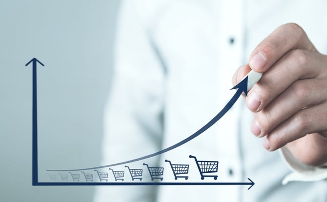 Mercado Pago: Imagem ilustrativa de pessoa fazendo gráfico sobre experiência de compra no site. 