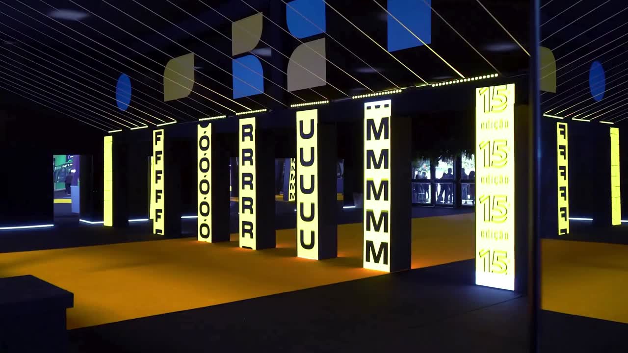 Ilustração mostrando como costuma a ser a entrada do evento Fórum E-commerce Brasil, que o Mercado Pago será patrocinador. 